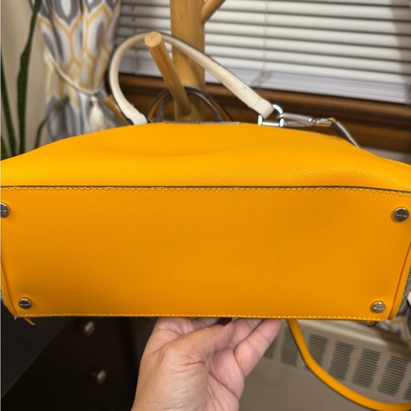 GORGEOUS Yellow/Orange CLAVIN KLEIN Purse 💛 - Picture 6 of 8